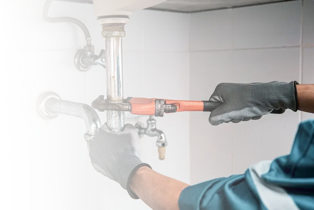 Tareas de mantenimiento y reparación de fontanería en vivienda en Soria